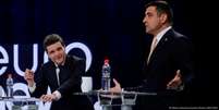 Candidatos a presidente da Romênia Nicusor Dan e George Simion durante debate televisivo Foto: DW / Deutsche Welle