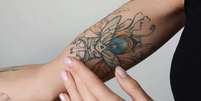 A tatuagem é um ato energético profundo que pode interferir nas emoções  Foto: Shutterstock / Alto Astral