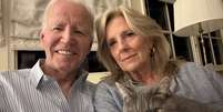 Biden postou uma foto ao lado da esposa Jill ao se manifestar sobre diagnóstico de câncer  Foto: Reprodução/X