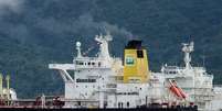 Um navio da Petrobras no litoral de São Paulo; simulações na Margem Equatorial vão envolver navios e helicópteros, diz empresa  Foto: Getty Images / BBC News Brasil