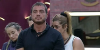 Power Couple: Record se pronuncia sobre expulsão de Dhomini do programa  Foto: Reprodução/ Record / Contigo