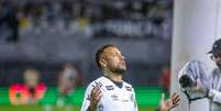 Neymar voltou aos gramados pelo Santos contra o CRB Foto: Renato Alexandre / Agência F8/Estadão Conteúdo