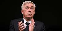 Ancelotti agradece o carinhos dos torcedores do Real Madrid em sua despedida  Foto: Denis Doyle/Getty Images / Jogada10