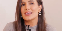 Carol Peixinho durante participação no podcast "MaterniDelas"  Foto: Reprodução/YouTube/MaterniDelas