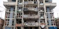 Um edifício residencial fica danificado após um ataque aéreo russo em 25 de maio de 2025 em Kiev, Ucrânia  Foto: Global Images Ukraine /Colaborador/Getty Images