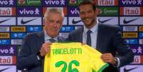 Carlo Ancelotti, novo técnico da Seleção, ao lado do presidente da CBF, Samir Xaud  Foto: Seu Crédito Digital