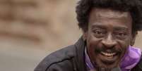 Apesar de toda a vida confort&aacute;vel que tem hoje, Seu Jorge passou cerca de sete anos em situa&ccedil;&atilde;o de rua no Rio de Janeiro  Foto: Reprodu&ccedil;&atilde;o/YouTube / Bons Fluidos
