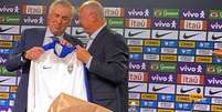 Scolari entrega camisa da sele&ccedil;&atilde;o a Ancelotti  Foto: ANSA / Ansa - Brasil