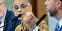 BRASILIA NACIONAL MINISTRA MARINA SILVA BATE BOCA COM SENADOR MARCOS ROGERIO 27-05-2025 Comissao de Servicos de Infraestrutura (CI) recebe a ministra de Estado do Meio Ambiente e Mudanca do Clima, para discutir com os senadores a possivel criacao de uma unidade de conservacao marinha na Regiao Norte. Mesa: secretario-executivo do Conselho Nacional do Meio Ambiente (Conama), Joeo Paulo Capobianco; ministra de Estado do Meio Ambiente e Mudanca do Clima (MMA), Marina Silva; presidente da CI, sena  Foto: Geraldo Magela/Agencia Senado / Estadão
