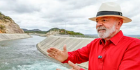 Presidente esteve em Salgueiro, no interior de Pernambuco, onde assinou uma ordem de serviço para a duplicação da capacidade de bombeamento de água do eixo norte da transposição do Rio São Francisco  Foto: Ricardo Stuckert/ Divulgação