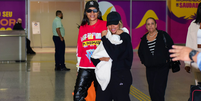 Ludmilla e Brunna Gonçalves voltam ao Brasil após nascimento da filha em Miami, nos EUA  Foto: Webert Belicio/Agnews