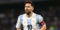  Foto: Daniel Jayo / Getty Images - Legenda: Messi em ação pela seleção da Argentina nas Eliminatórias / Jogada10