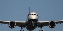 Um Boeing 787-8 Dreamliner da British Airways se aproxima do Aeroporto Internacional de San Diego para pousar vindo de Londres em 9 de maio de 2025, em San Diego, Califórnia.  Foto: Kevin Carter/Getty Images