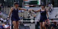 Timea e Luisa fizeram jogo equilibrado com a dupla número 1 do mundo (Pierre Froger / FFT)  Foto: Esporte News Mundo