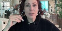 Carla Zambelli anunciou a saída do País em uma transmissão no Youtube  Foto: Reprodução/Youtube