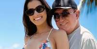 Casado com miss 51 anos mais jovem, cantor Amado Batista faz desabafo após críticas pelo casamento: 'Amor não...'.  Foto: Reprodução/Instagram / Purepeople