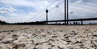 Leito seco do rio Reno, em trecho na cidade de Düsseldorf  Foto: DW / Deutsche Welle