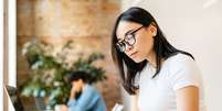 A redação da Fuvest traz mudanças para o exame desse ano  Foto: Inside Creative House | Shutterstock / Portal EdiCase