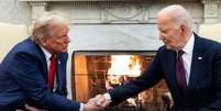 Trump e Biden se cumprimentam  Foto: ANSA / Ansa - Brasil