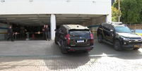 Carro em que Bolsonaro estava entrou pela garagem dos fundos  Foto: Reprodução/Globonews