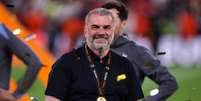  Foto: Ryan Pierse/Getty Images - Legenda: Ange Postecoglou conquistou o t&iacute;tulo da Liga Europa e encerrou jejum do Tottenham que durava 17 anos / Jogada10