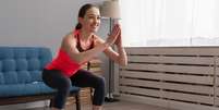 Os exercícios funcionais envolvem movimentos variados que estimulam o corpo de forma global  Foto: Artsplav | Shutterstock / Portal EdiCase
