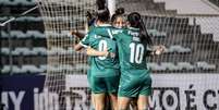  Foto: Júlio César / Real Brasília - Legenda: Amanda Gutierres marcou os dois gols do Palmeiras / Jogada10