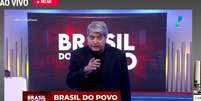 Sem camisa nem gravata, Datena pareceu à vontade no novo telejornal  Foto: Reprodução/TV