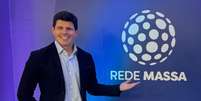 Rodrigo Garavini &eacute; o refor&ccedil;o da TV de Ratinho para o jornalismo ao vivo de fim de tarde  Foto: Reprodu&ccedil;&atilde;o