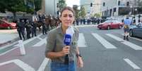 A repórter australiana Lauren Tomasi, correspondente nos Estados Unidos da Nine News, emissora afiliada à CNN, foi atingida por um tiro de bala de borracha da polícia enquanto cobria um protesto  Foto: Reprodução/Nine News