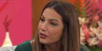 Patrícia Poeta na entrevista com os pais de Herus: sempre haverá quem interprete a comoção como artifício para aumentar a audiência  Foto: Reprodução/TV