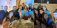 Equipe de UTI leva fã de pagode diagnosticada com doença rara em show ao vivo: ‘Ficou radiante’  Foto: Reprodução/Arquivo pessoal
