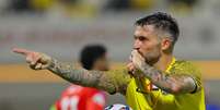 Daniel Bessa comemora gol nos Emirados Árabes  Foto: Divulgação/Kalba FC