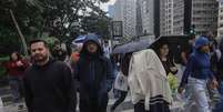 Registro de dia em que paulistanos enfrentaram frio e chuva na cidade de São Paulo. Foto: Tiago Queiroz/Estadão - 06/06/2025 / Estadão