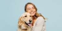 Cães tranquilos são perfeitos para quem valoriza ambientes silenciosos, convívio harmonioso e uma rotina sem muita agitação Foto: ViDI Studio | Shutterstock / Portal EdiCase
