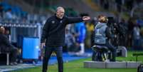 Foto: Lucas Uebel / Grêmio FBPA - Legenda: Mano Menezes, técnico do Grêmio / Jogada10