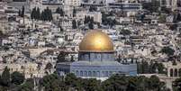 A Mesquita de Al-Aqsa e seu pátio na Cidade Velha de Jerusalém Oriental são vistos vazios após o exército israelense lançar ataques preventivos, precisos e coordenados contra o programa nuclear do Irã, em 13 de junho de 2025, em Jerusalém.  Foto: Mostafa Alkharouf/Anadolu via Getty Images