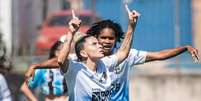  Foto: Giovani Leonel / Real Brasília - Legenda: Real Brasília faz 2 a 0 sobre o Grêmio. Resultado praticamente livra o time brasiliense do rebaixamento no Brasileirão / Jogada10