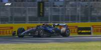 A cobertura do motor de Alex Albon se solta inesperadamente Foto: Reprodução / Twitter F1