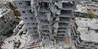 Míssil iraniano acertou um um prédio de apartamentos em Bat Yam, no centro de Israel  Foto: ANSA / Ansa - Brasil