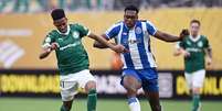 Estêvão tenta lance contra o Porto  Foto: Photo Agency / Getty Images