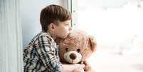 A depressão infantil pode interferir nos estudos e nos relacionamentos das crianças Foto: Iren_Geo | Shutterstock / Portal EdiCase
