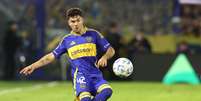 Lucas Blondel (Boca Juniors) durante jogo contra o Lanús, no dia 10.05.2025 Foto: Alejandro Pagni / Alamy Stock Photo