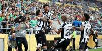 Jogadores do Botafogo comemoram gol Foto: Buda Mendes/Getty Images