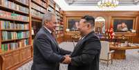Shoigu e Kim durante encontro em Pyongyang nesta terça  Foto: ANSA / Ansa - Brasil