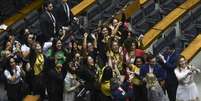 Derrubada do veto foi comemorado por famílias que acompanharam a tramitação de perto Foto: Reprodução/Agência Senado/Jonas Pereira