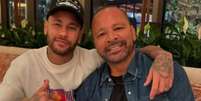 Neymar Jr e Neymar da Silva, pai de Neymar  Foto: Neymar Jr e Neymar da Silva, pai de Neymar ( Raul Baretta/Santos) / Gávea News