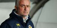 José Mourinho em partida do Fenerbahce   Foto: Ahmad Mora/Getty Images / Esporte News Mundo
