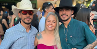 Ex-BBBs João Pedro e João Gabriel com a mãe, Márcia Siqueira Foto: Reprodução/Instagram