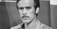 Francisco Cuoco como o personagem Carlão, da novela Pecado Capital, de 1975, escrita por Janete Clair. Foto: Divulgação
